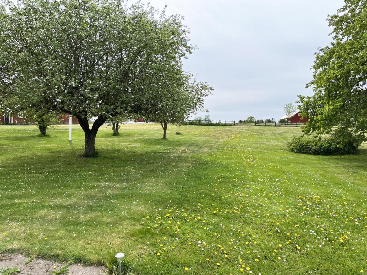 Cozy Red Cottage In The Countryside Outside Vimmerby Gullringen Exterior foto